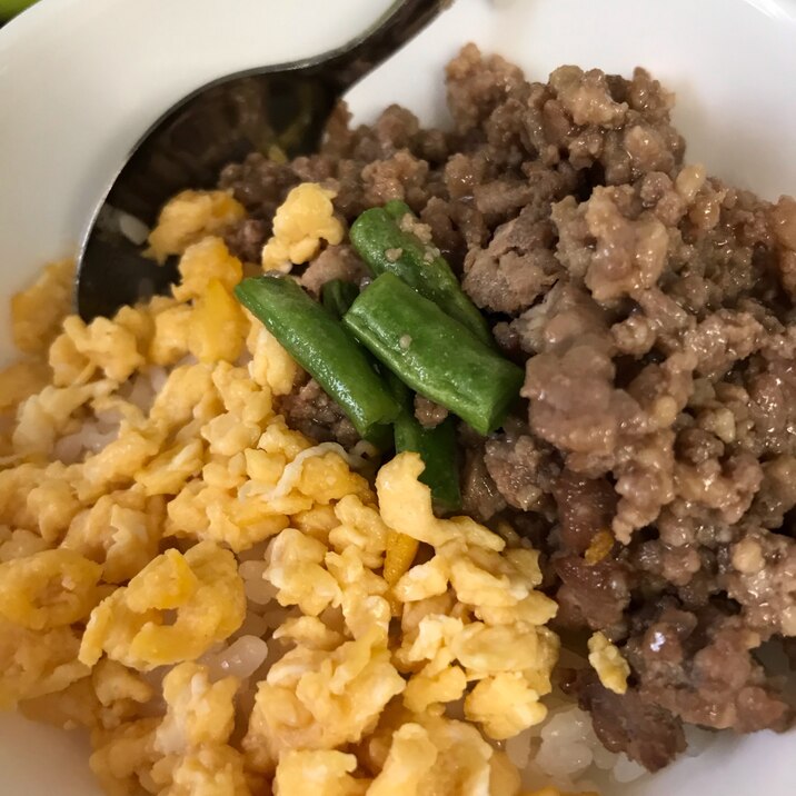 二人前の鶏そぼろ丼